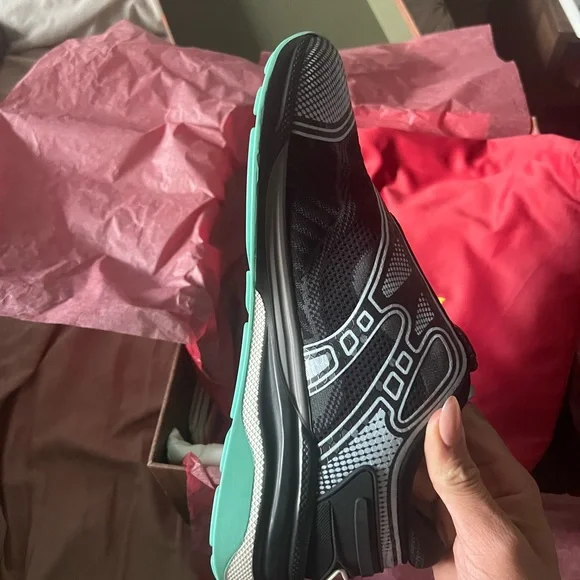 Gucci Ultrapace Sneakers - Picture 6 of 8